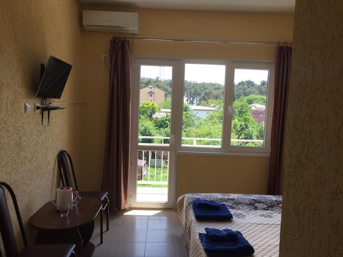 Dionisy Guest House Pizunda Exterior foto